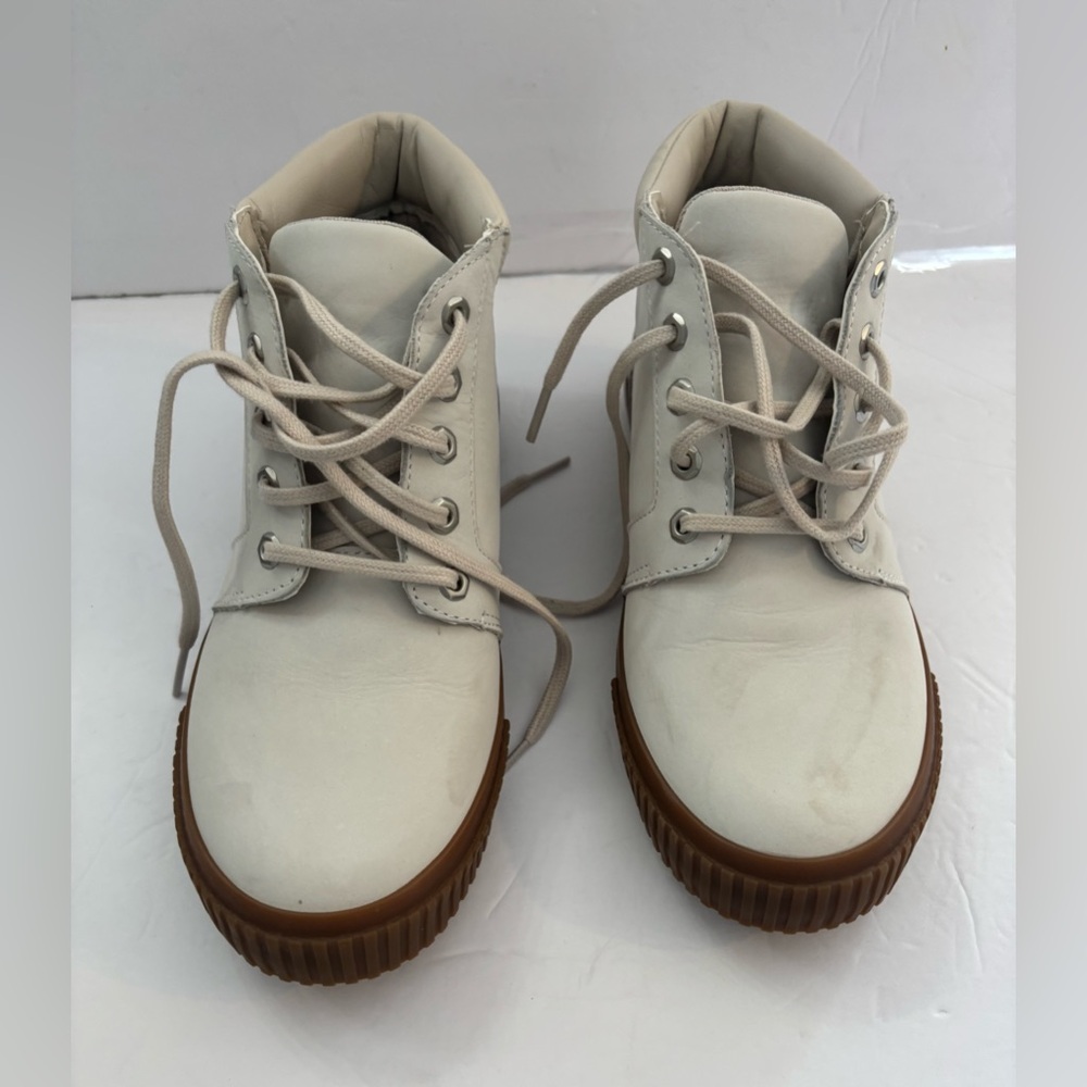 Timberland women white leather mid top lace up boots Size 8 sporty casual